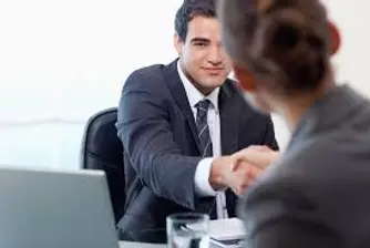 Младите се задържат на една работа средно по шест месеца