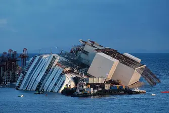 Изправиха Costa Concordia