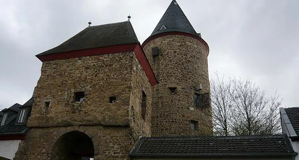 В Холандия преместиха цяла кула