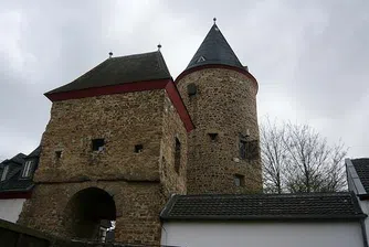 В Холандия преместиха цяла кула