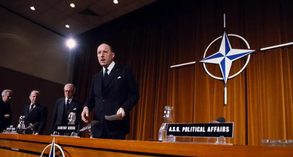 НАТО се готви за военна намеса в Либия