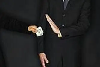 Бизнесът е давал повече подкупи през 2010 г.