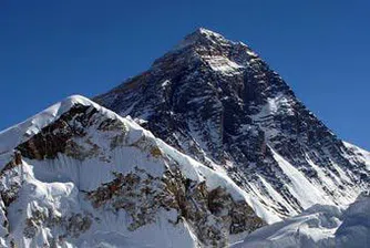 Интернет вече и на Еверест