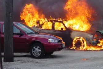 Пет автомобила горяха снощи в Бургас