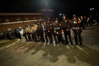 Сълзотворен газ срещу протестиращите в Балтимор