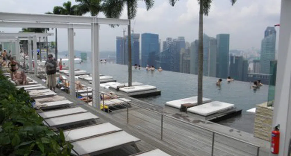 Още снимки на най-страхотния басейн в света