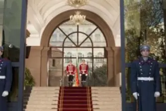 За първи път жена гвардеец ще пази президентството