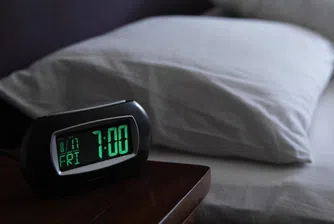 Русия се отказва от лятно часово време, прави нови часови пояси