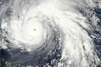 Хиляди туристи в Тайван евакуирани заради супер тайфун