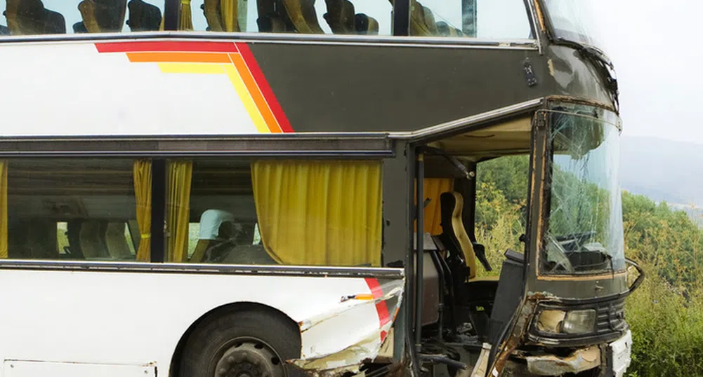 Автобус катастрофира край Русе, 19 са ранени