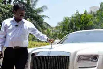 Как индийски бръснар си купи 68 луксозни автомобила