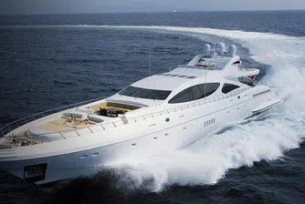 Продават най-бързата яхта в света