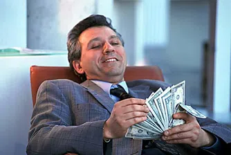 Американец получавал заплата от фирма, в която не работел