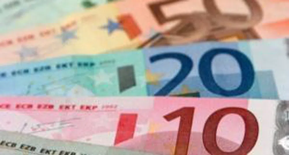 Еврото пада за четвърти пореден ден