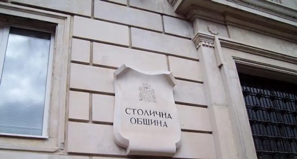 Съмнителни стикери се появиха по стари коли