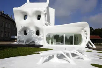 Как една обикновена сграда се превръща в призрачна къща?