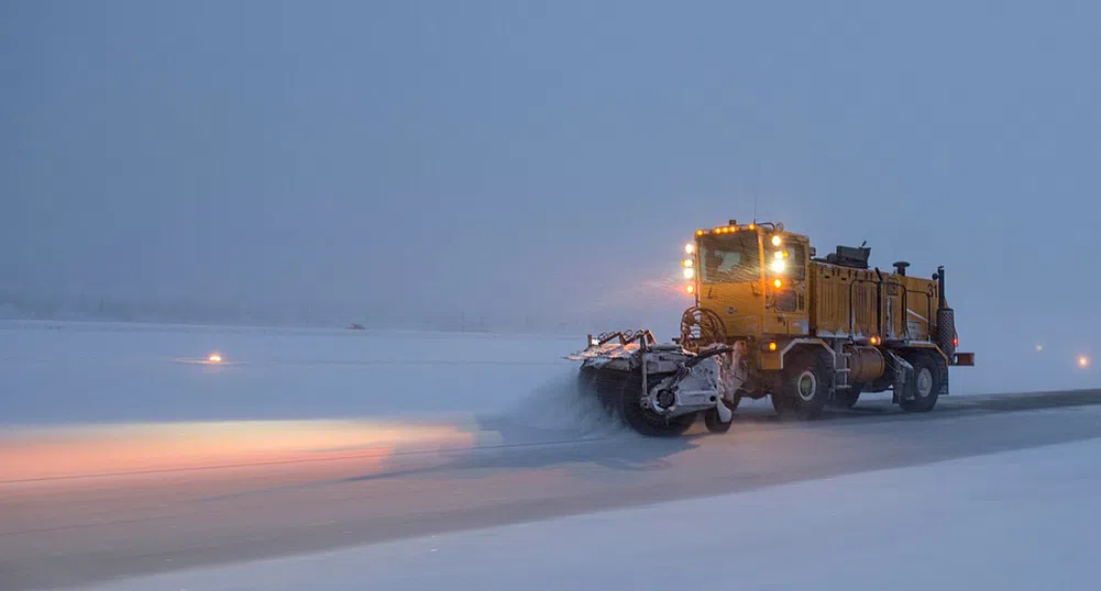 300 снегорина чистят пътищата, вали в цяла Северна България