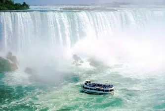 Мъж скочи от Ниагарския водопад и... оцеля