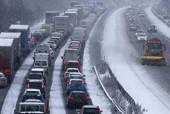 АПИ: Тръгвайте на път с подходящи гуми и шофирайте внимателно