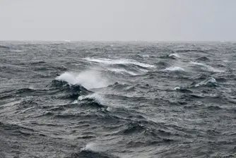 Опасен вятър по морето