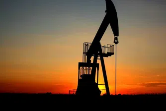 Брентът и златото продължават нагоре