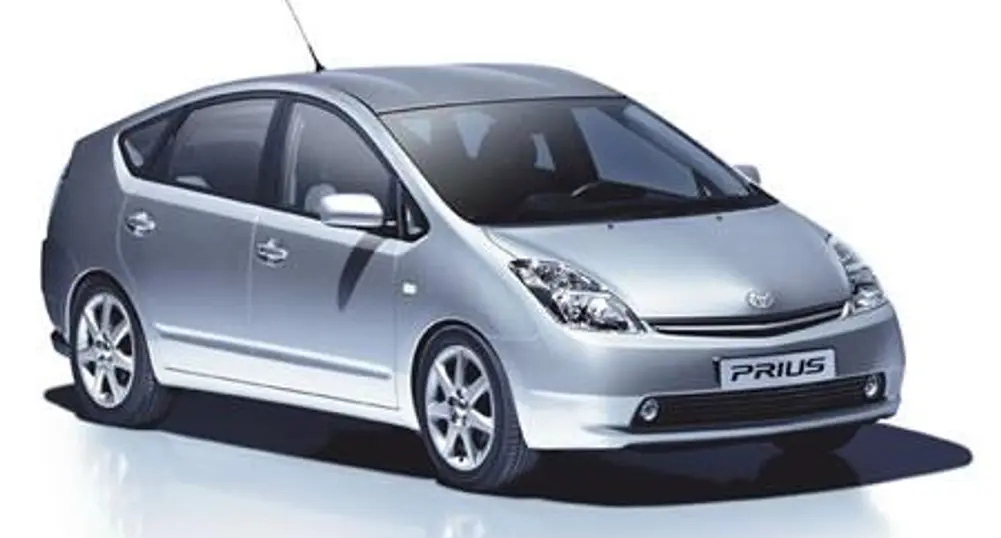 Prius най-продаван модел в Япония за четвърти месец