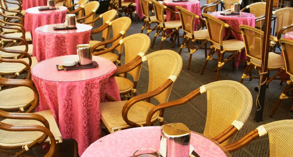 Ресторантьорите ще лобират в парламента за облекчаване на забраната за пушене