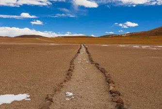 Сняг заваля на най-сухото място в света