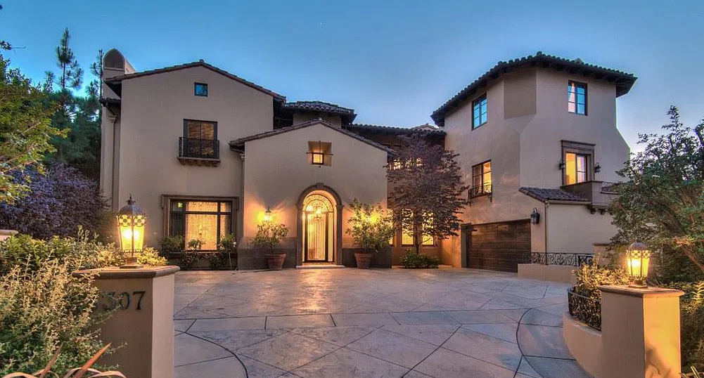 Слаш от Guns N'Roses продава супер стилната си къща