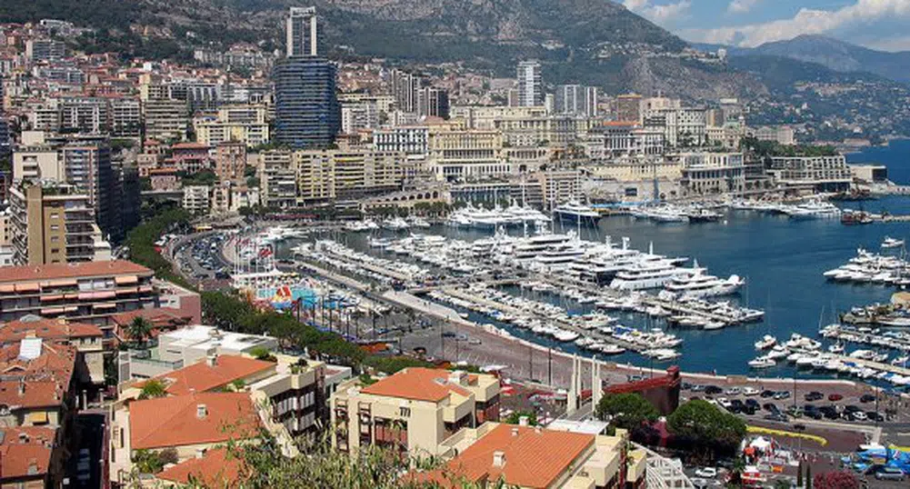 Какъв е животът в държавата с най-много милионери?