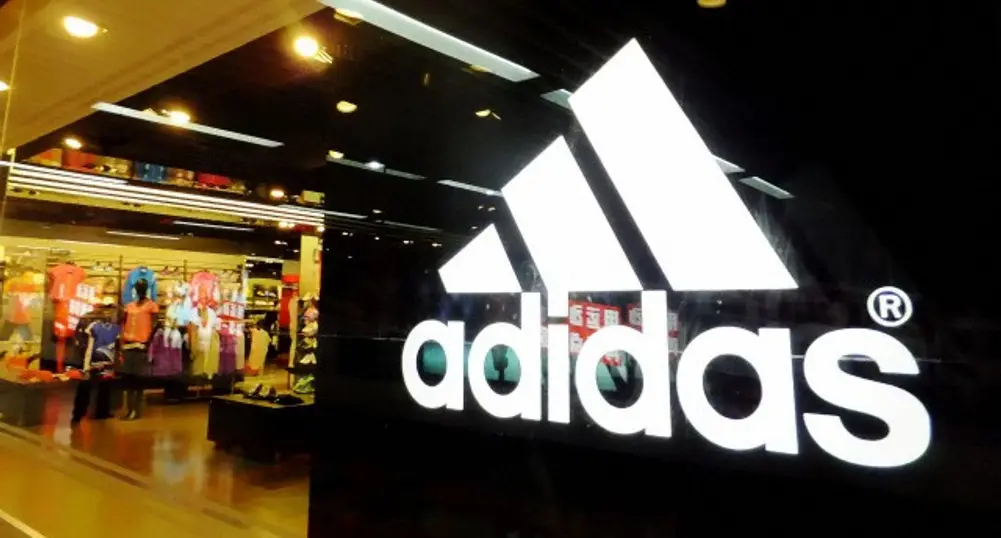 Сандали с белезници в новата дизайнерска колекция на Adidas