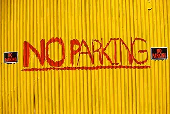 Пияна блондинка счупи рекорда по най-много катастрофи на паркинг