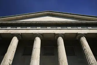 Прокурор подаде съдебен иск срещу големи кредитни агенции