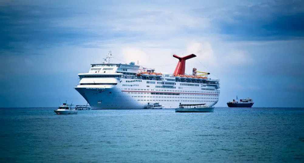 Луксозен лайнер акостира във Варна