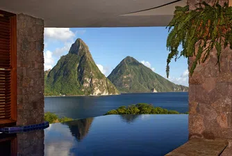 Хотелски стаи със собствен басейн