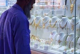 Защо чистач в Саудитска Арабия беше залят от подаръци?