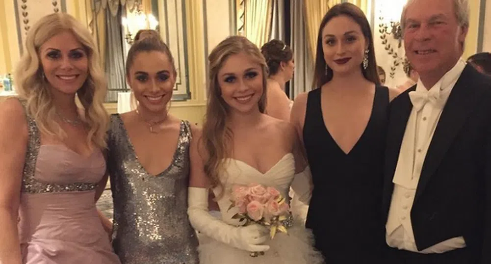 Феерия в бяло - как най-елитните дъщери дебютираха в обществото