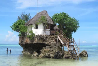 The Rock – незабравимият ресторант, кацнал на скала сред океана