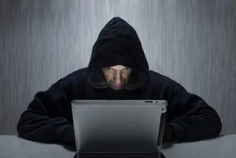Хакери откраднали информация за всички федерални служители