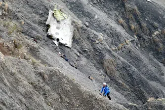 Пилотът на Germanwings бил обсебен от Алпите