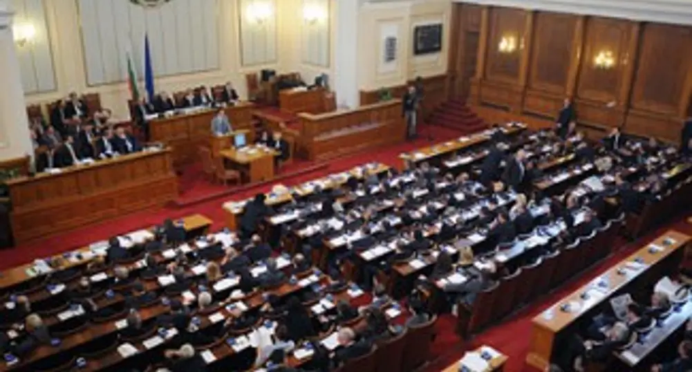 По 3.5 решения на ден са вземали 3 правителства тази година