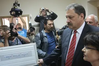 Бившият здравен министър на разпит