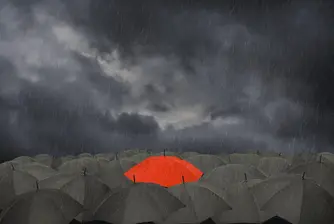 Оранжев код днес, очакват ни порои и снегонавявания