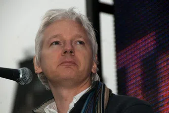 Асанж на път да се предаде?