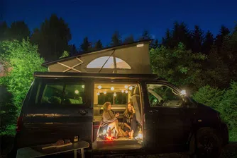 Тя заряза работата си и се отдаде на пътешествия