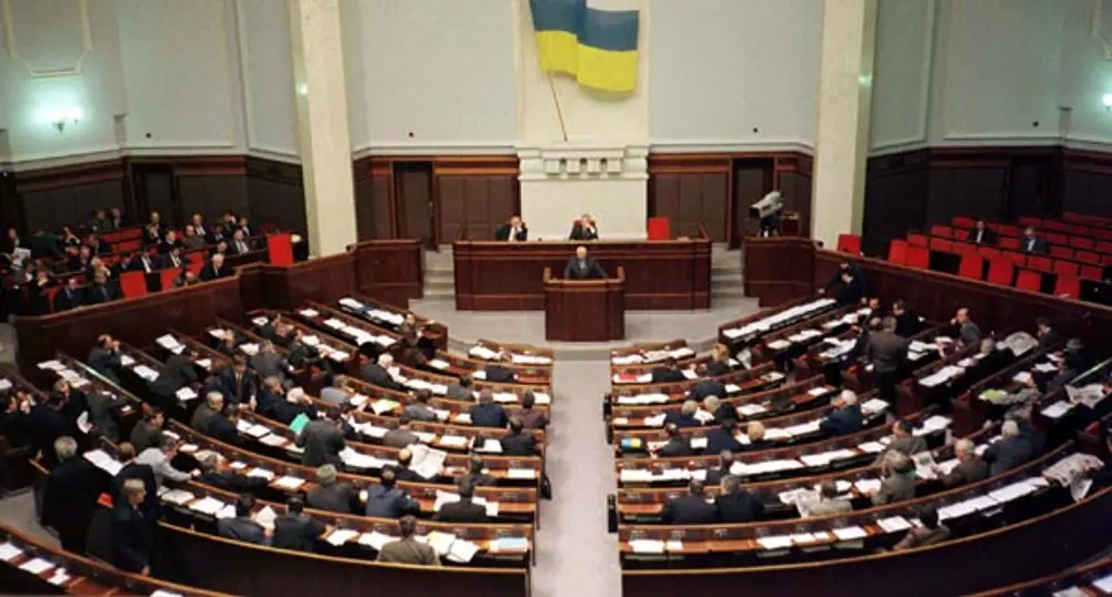 Украинският парламент се разпуска