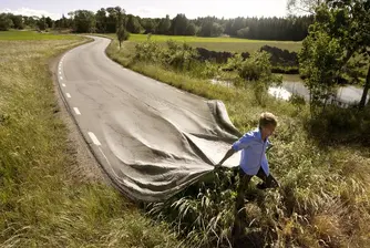 Вижте как този магьосник на фотошопа изкривява реалността