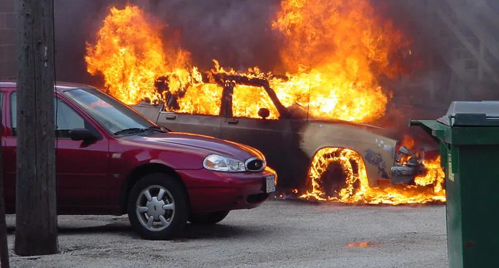 И снощи в София горяха коли