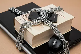 Смартфоните са опасни за здравето: причиняват Синдром на Титце