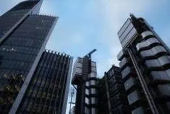 Lloyds продаде бизнеса си за недвижими имоти за една лира